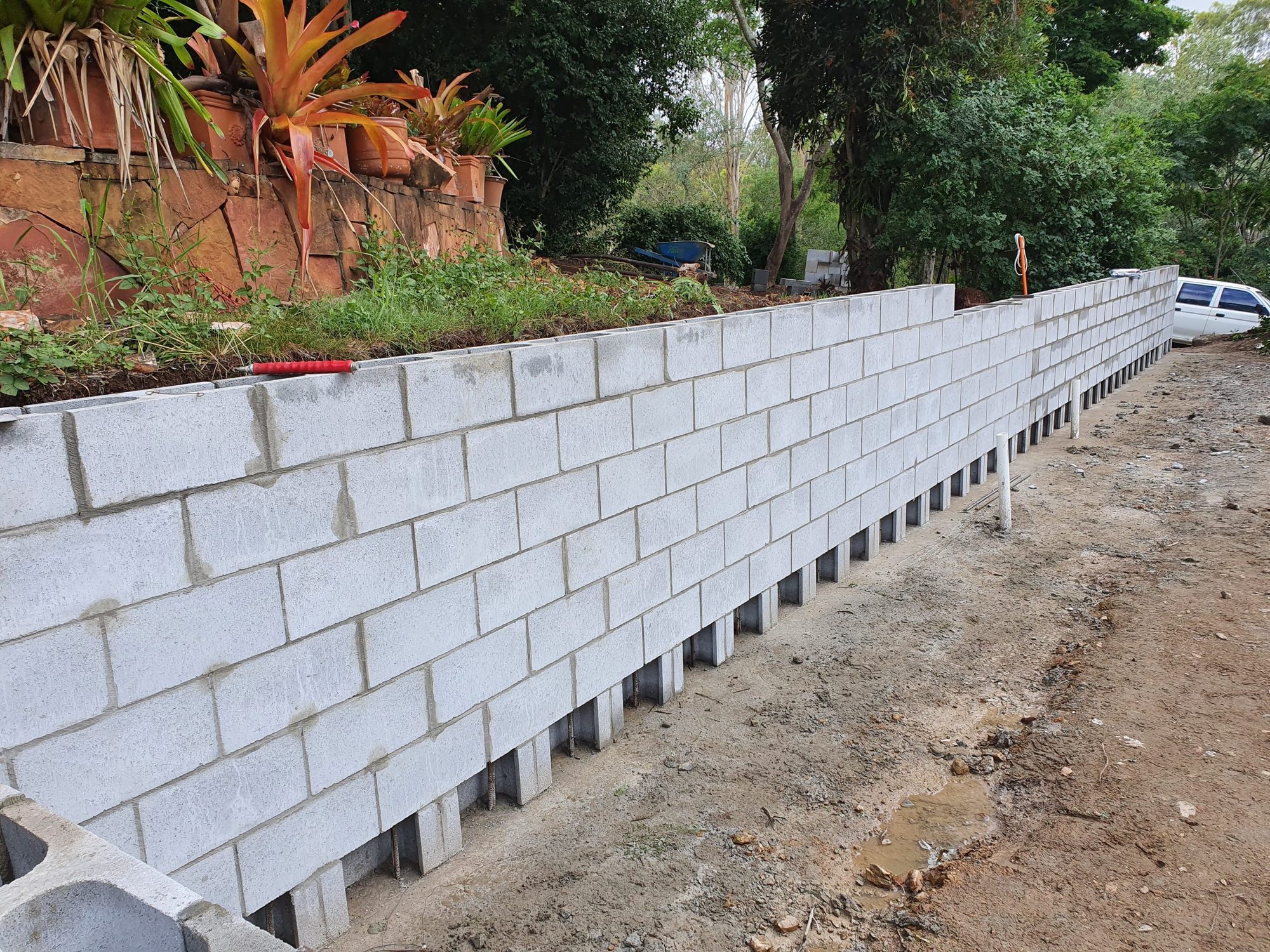 Besser-block retaining wall built by JMAC Bricklaying in Ipswich